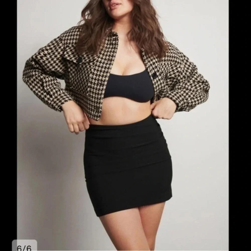 New Dynamite Front Ruched Skirt - Picture 3 of 16